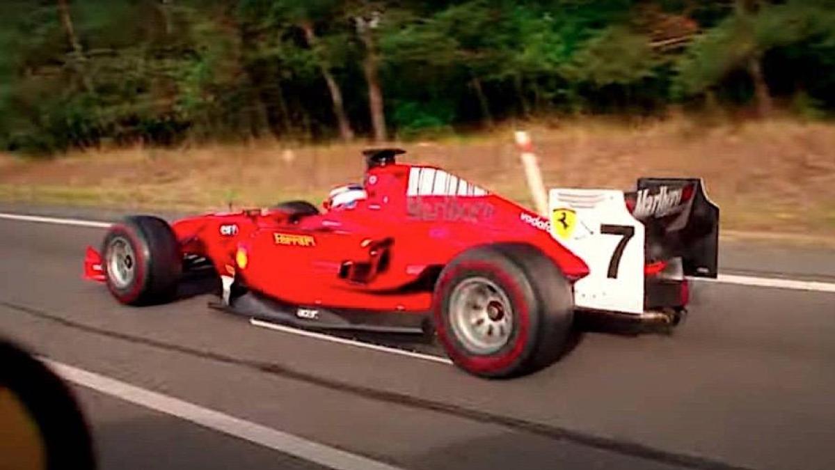 In autostrada a bordo di una presunta Ferrari F1: arrestato il "pilota fantasma" In autostrada a bordo di una presunta Ferrari F1: arrestato il "pilota fantasma"