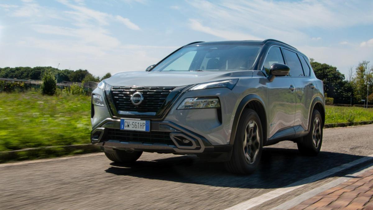 nissan x trail e power come va e quanto consuma il suv ibrido 7 posti e 4x4