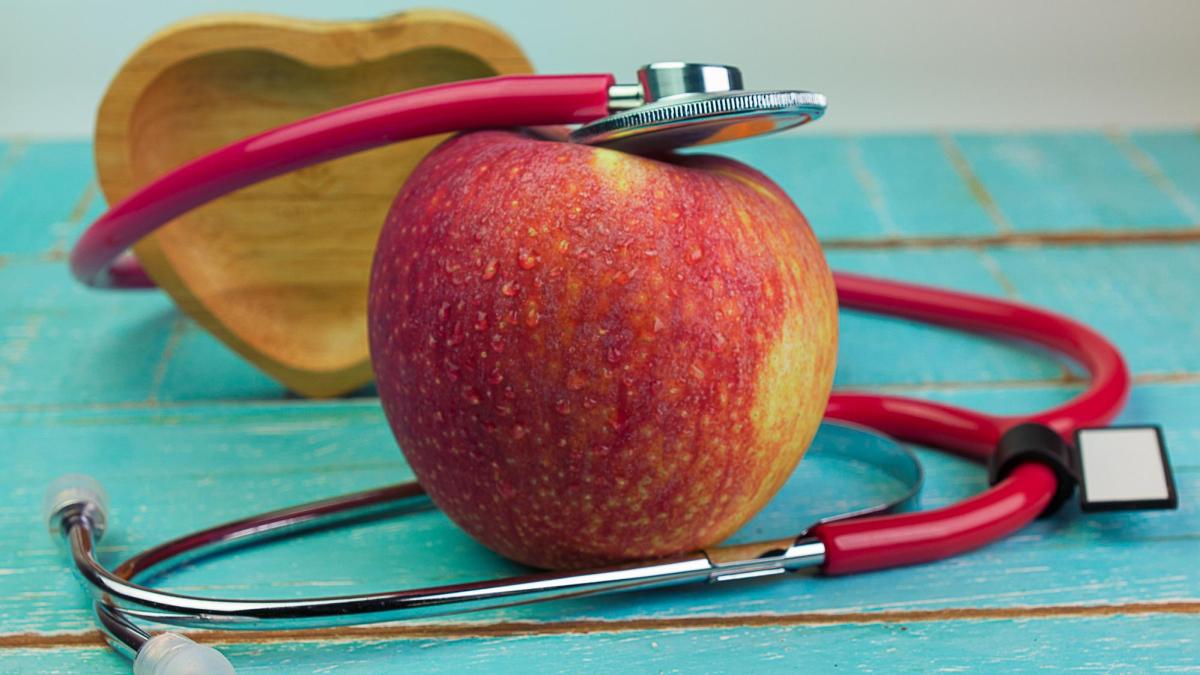 La frutta aiuta ad abbassare il colesterolo? Quali frutti mangiare?