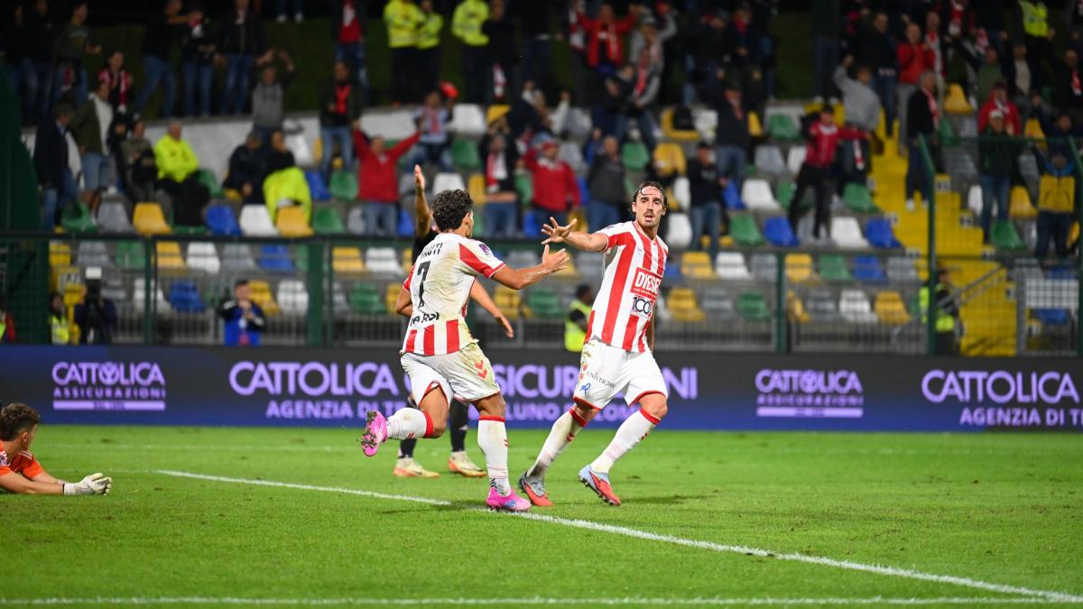 Vicenza, è fuga, Alcione da applausi. Il Catania travolge il Giugliano, Perugia da incubo Vicenza, è fuga, Alcione da applausi. Il Catania travolge il Giugliano, Perugia da incubo