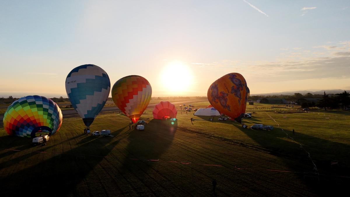 Aeronautica militare Balloon Cup: la gara di mongolfiere nei cieli di Piacenza