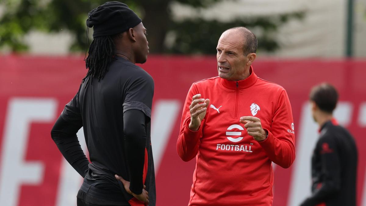 Milan, le ultime verso il Napoli: Leao in panchina, ma pronto a scattare. In avanti Gimenez