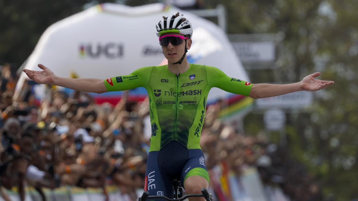 Pogacar bis dopo 66 km di fuga solitaria a Kigali: è ancora campione del mondo! Secondo Evenepoel