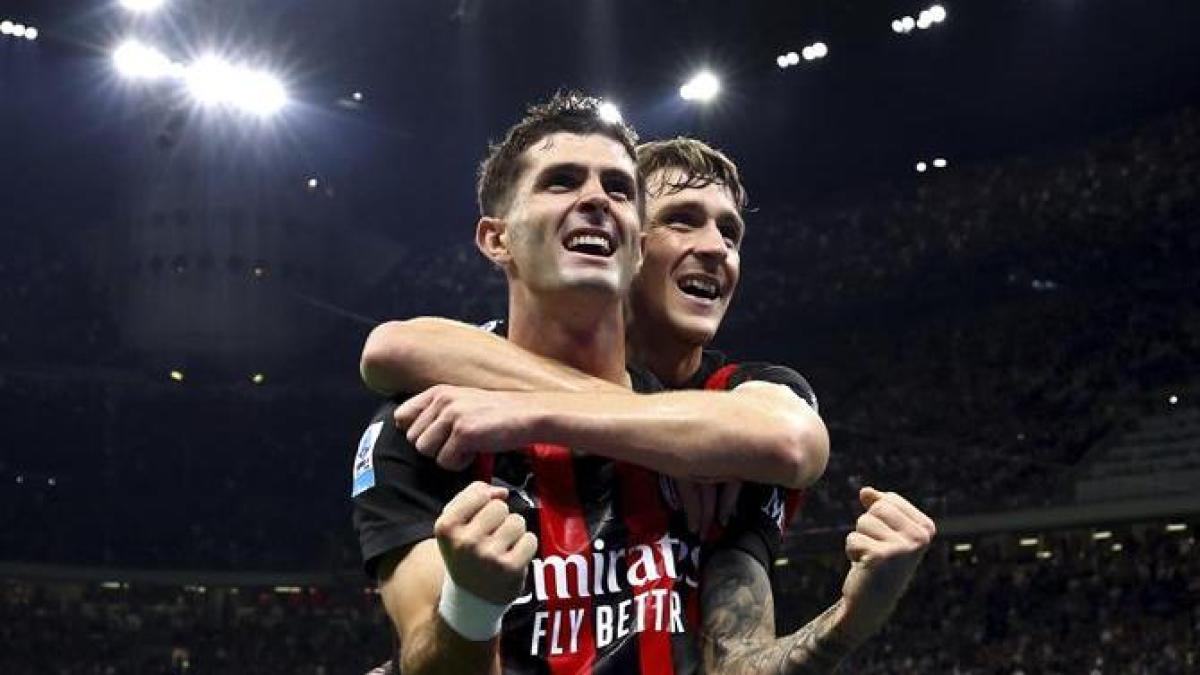 Il Milan può sognare: domina il Napoli, poi resta in 10 ma vince. Allegri primo con Conte e Gasp