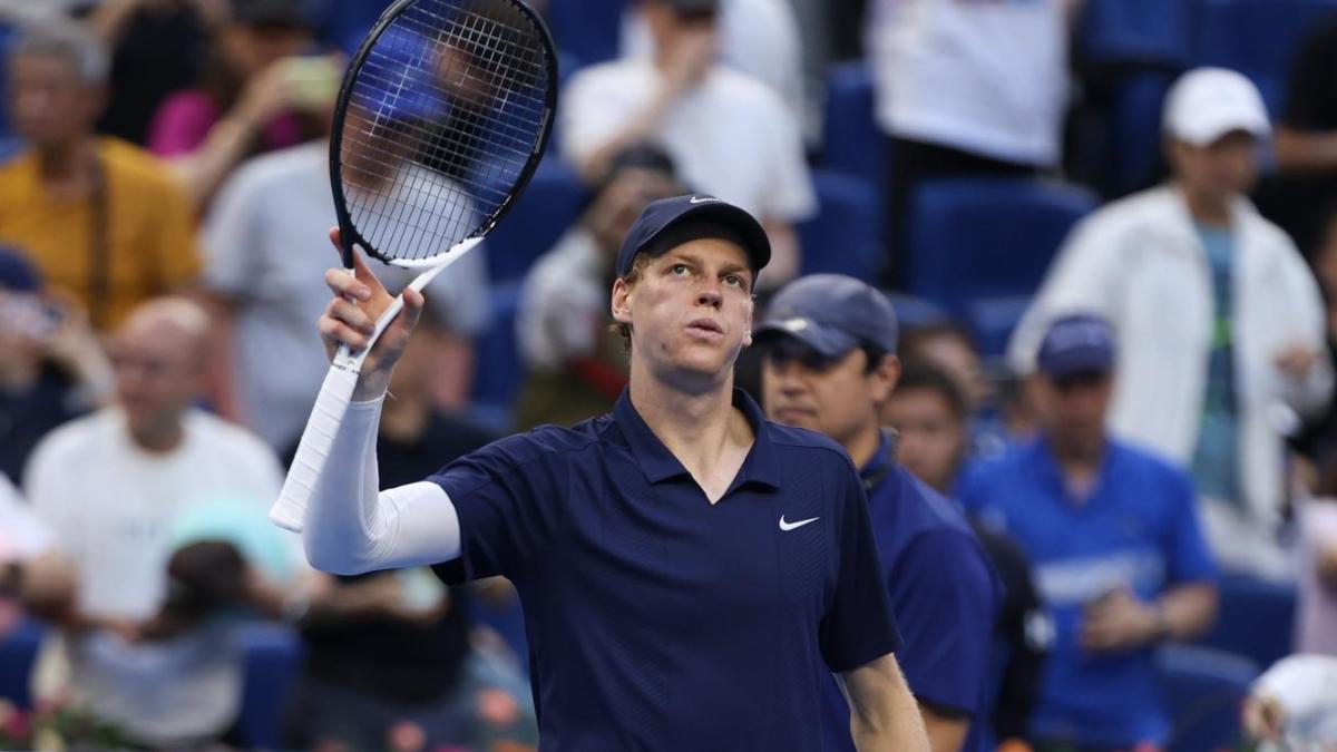 sinner fatica ma piega ancora de minaur domani alle 8 la finale contro tien o medvedev