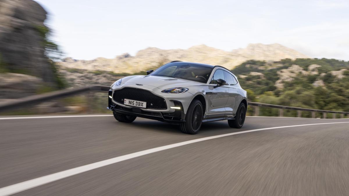 Nuova Aston Martin Dbx S: potente e iperconnessa