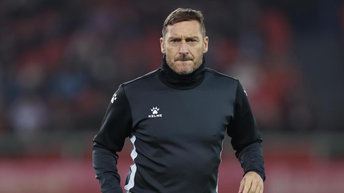Rigori, Totti prende in giro... la Roma! "È uno scherzo? Una cosa così non s