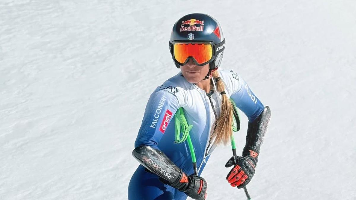 goggia ricorda franzoso la croce con il legno della staccionata coraggio e memoria
