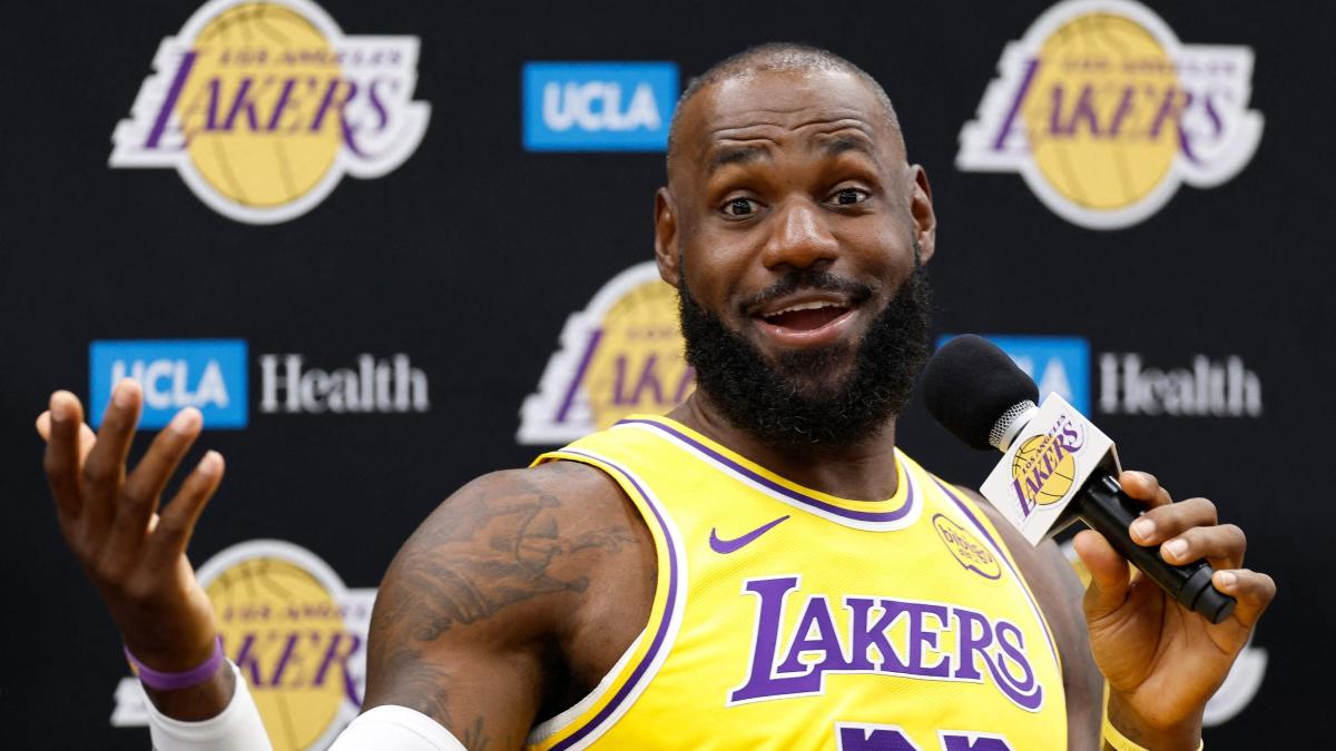 Oggi LeBron farà "la decisione delle decisioni": ritiro o mossa di marketing?