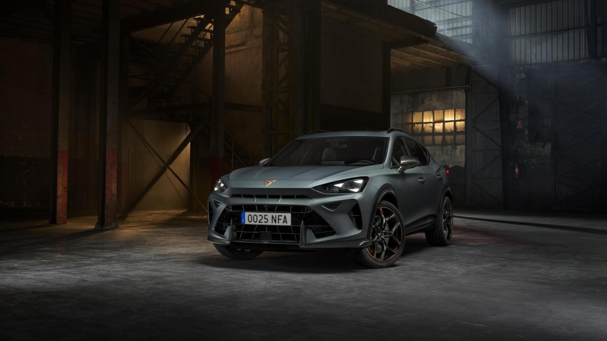 Cupra Formentor VZ5: torna il Suv sportivo con il cinque cilindri da 390 Cv Cupra Formentor VZ5: torna il Suv sportivo con il cinque cilindri da 390 Cv