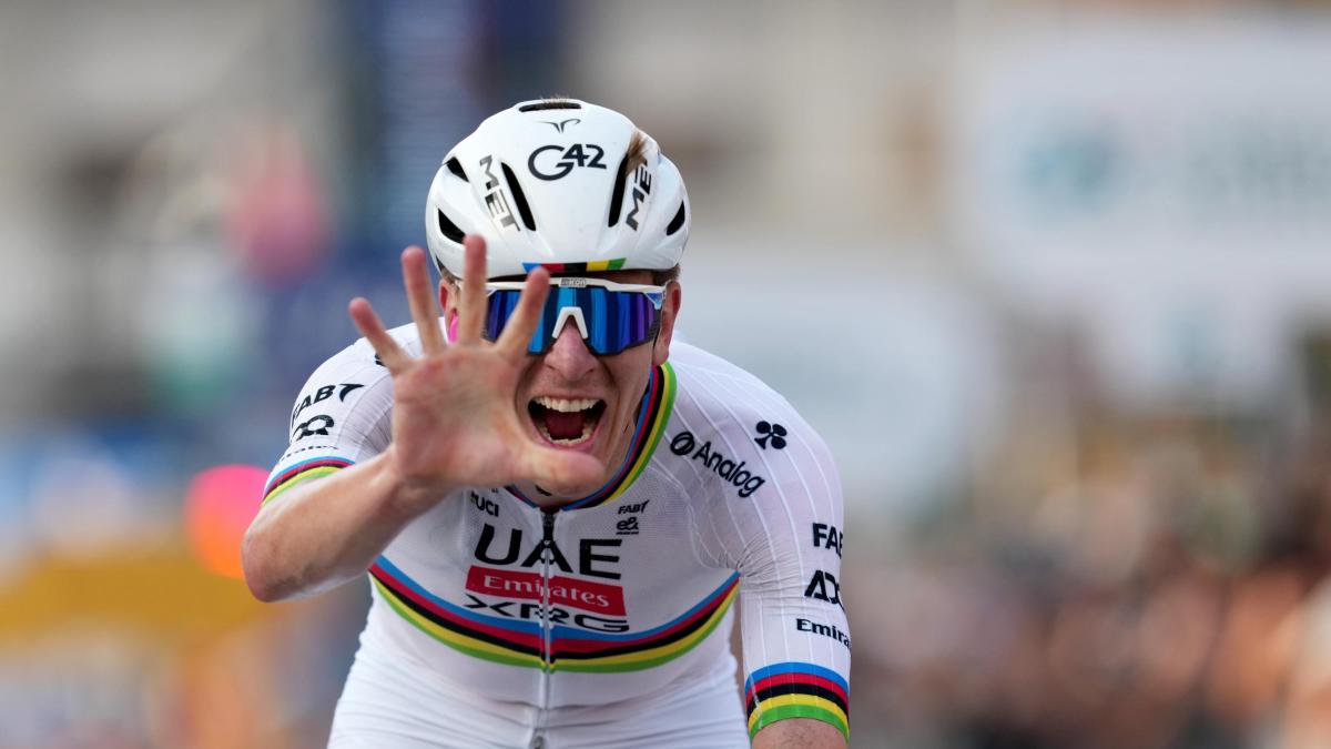 Poesia Pogacar: domina come i grandi della storia dello sport, ma non annoia mai Poesia Pogacar: domina come i grandi della storia dello sport, ma non annoia mai