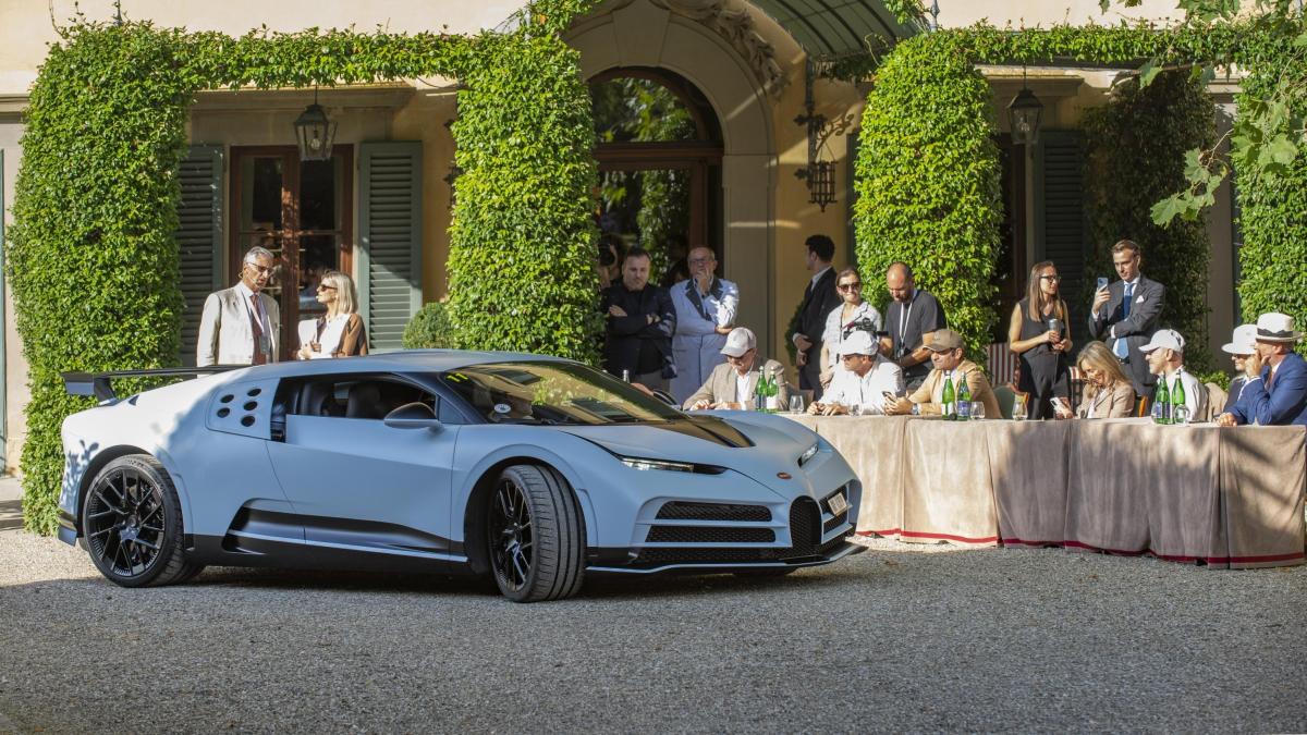 Supercar in scena a Firenze, da Ferrari a Bugatti e McLaren