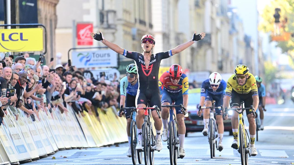 Trentin vince per la terza volta la Parigi Tours: "Incredibile, la prima volta fu dieci anni fa"
