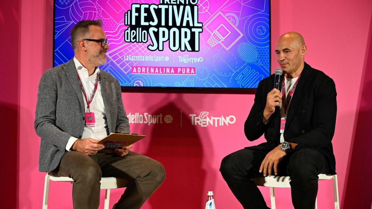 Parisse: "Kirwan a 19 anni mi schierò contro gli All Blacks. Mio padre disse Parisse: "Kirwan a 19 anni mi schierò contro gli All Blacks. Mio padre disse