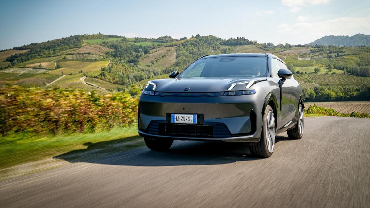 Lynk & Co 08: al volante del Suv ibrido plug in che fa 200 km in elettrico Lynk & Co 08: al volante del Suv ibrido plug in che fa 200 km in elettrico