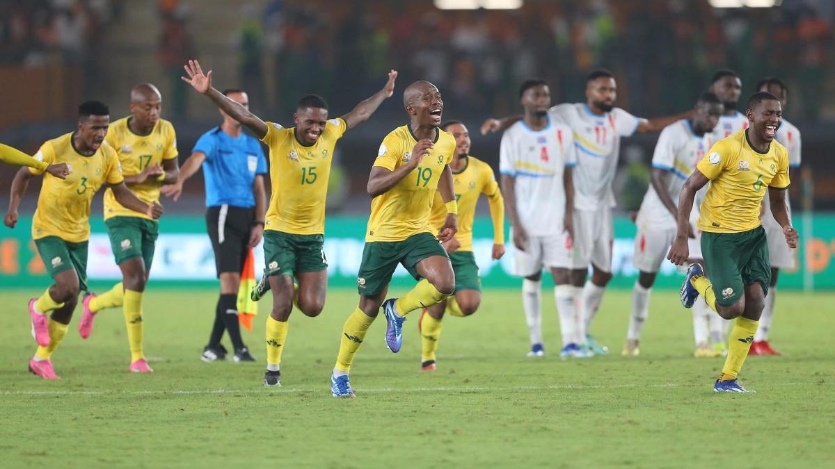 Il Sudafrica torna al Mondiale dopo 16 anni. Tripletta di Osimhen, Nigeria agli spareggi