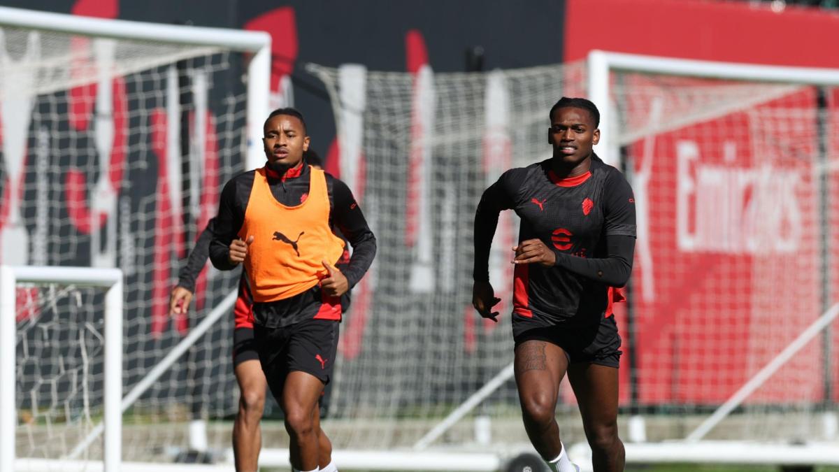 Milan, quale attacco contro la Viola? Accanto a Gimenez uno fra Nkunku e Leao Milan, quale attacco contro la Viola? Accanto a Gimenez uno fra Nkunku e Leao