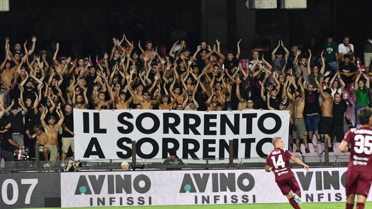 "Torna a Surriento", la canzone di un tifo che da due anni gioca in casa fuori regione