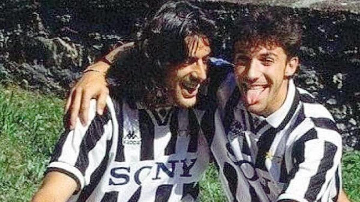 Torricelli: "Mia moglie tagliava i capelli a Del Piero. Senza di lei sono tornato a fare il falegname" Torricelli: "Mia moglie tagliava i capelli a Del Piero. Senza di lei sono tornato a fare il falegname"