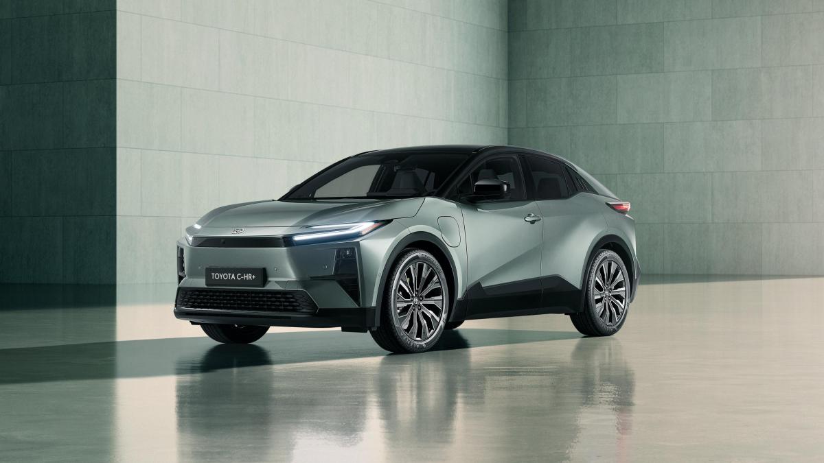 Toyota C-HR+, aperti gli ordini del Suv coupé elettrico: prezzi e versioni