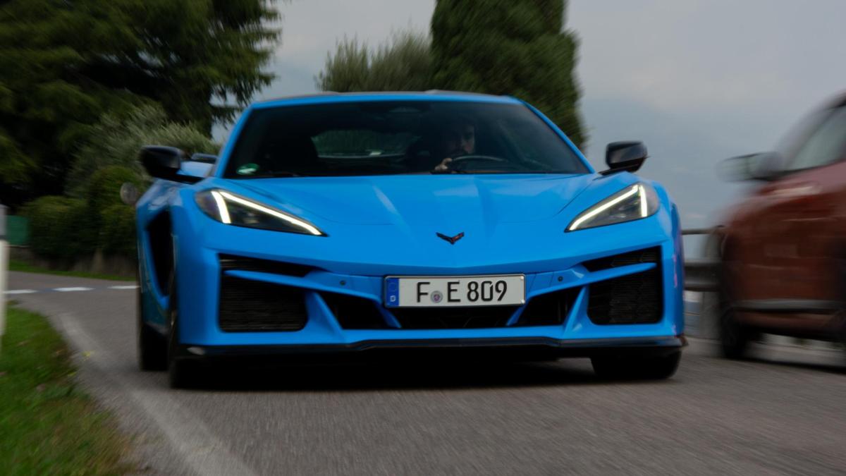Come va la Corvette E-Ray: motore ibrido, emozioni analogiche