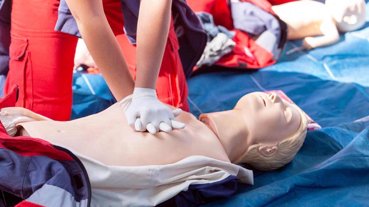 Cosa fare in caso di arresto cardiaco? Solo il 16% degli italiani lo sa Cosa fare in caso di arresto cardiaco? Solo il 16% degli italiani lo sa