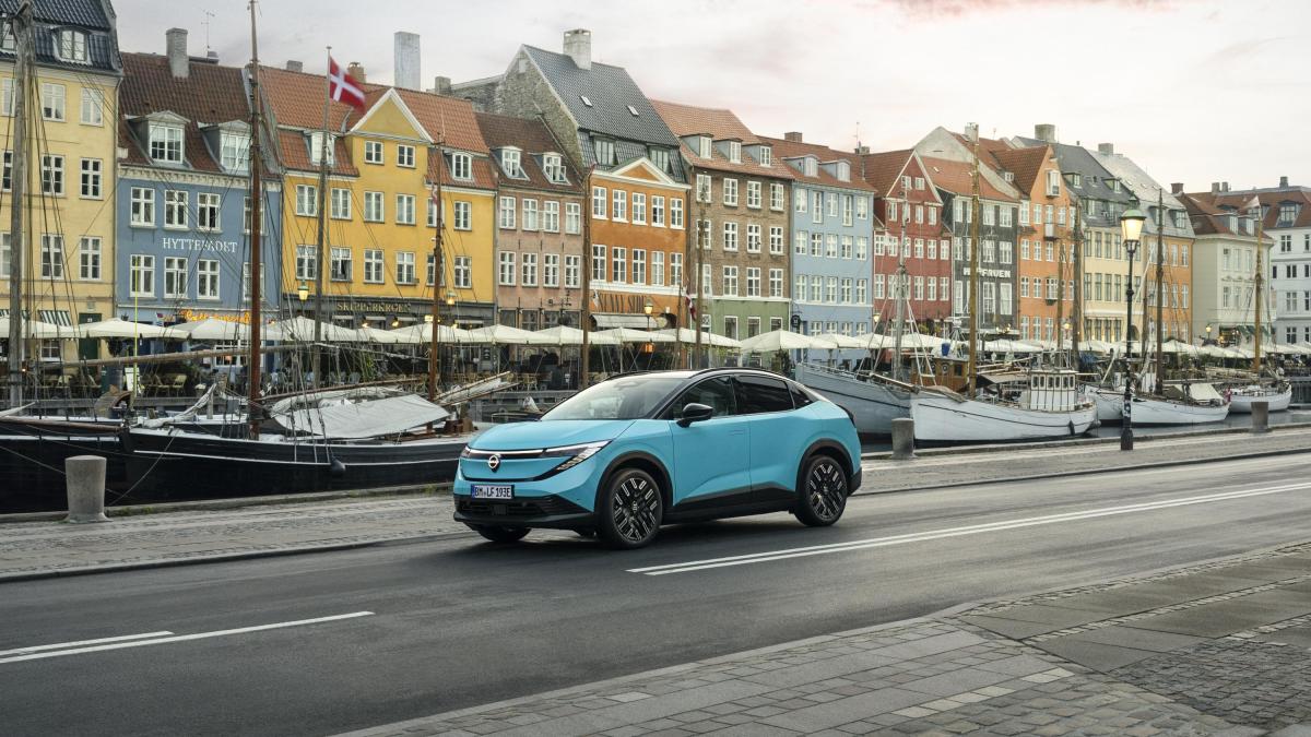 Nissan Leaf: caratteristiche e prezzi della terza generazione Nissan Leaf: caratteristiche e prezzi della terza generazione