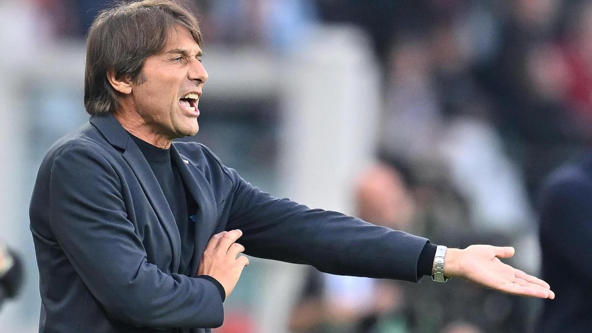 Conte: "Il Napoli ha fatto tutto da solo. Mercato? Non mi va di dire sempre le stesse cose" Conte: "Il Napoli ha fatto tutto da solo. Mercato? Non mi va di dire sempre le stesse cose"