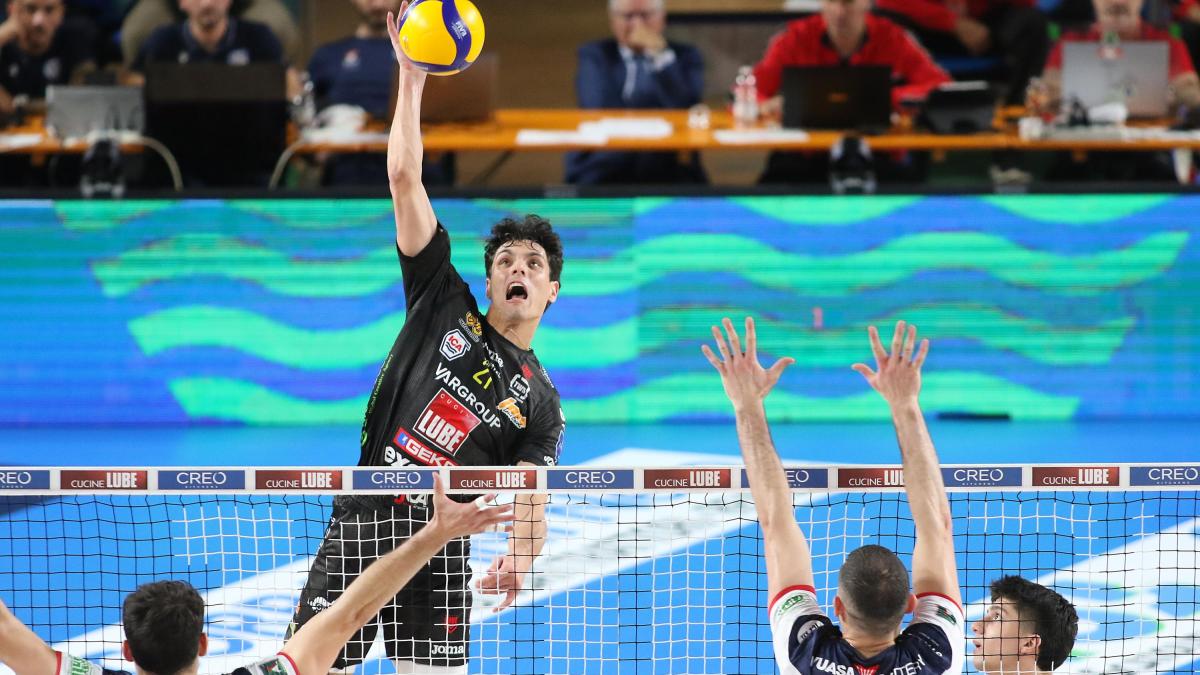 Bottolo e Nikolov lanciano Civitanova. Milano fa festa con Reggers: Modena cede al 5° set