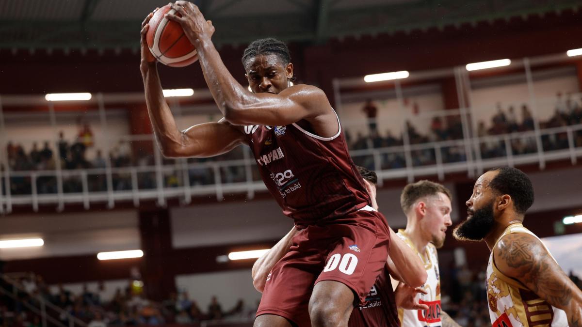 Dal Camerun al sogno Nba, Eboua vola con Trapani: "Grazie al lavoro su me stesso" Dal Camerun al sogno Nba, Eboua vola con Trapani: "Grazie al lavoro su me stesso"