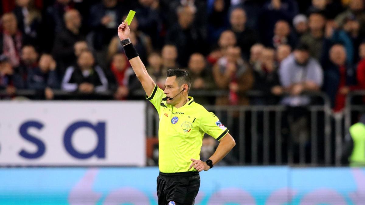 Il giallo... del doppio giallo per Gilmour: l'arbitro non aveva ammonito lo scozzese, ma Di Lorenzo
