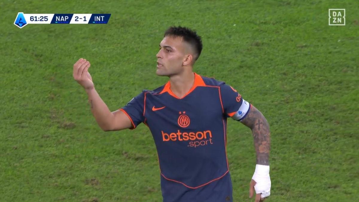 Conte Lautaro, lite e insulti in mezzo al campo: "Cagòn" e "sto c...". L Conte Lautaro, lite e insulti in mezzo al campo: "Cagòn" e "sto c...". L