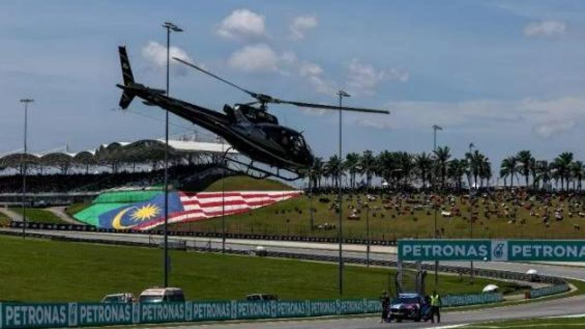 Moto3, paura a Sepang: brutto incidente tra Rueda e Dettwiler, piloti in ospedale con l'elicottero