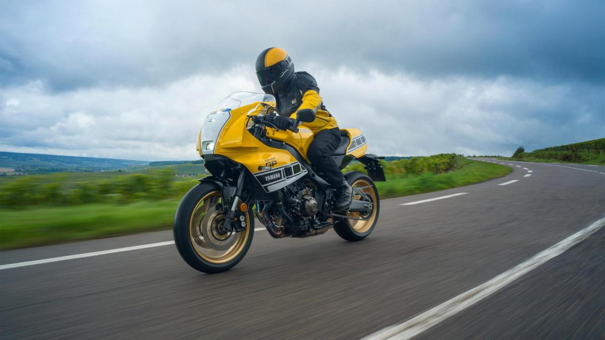 Yamaha Xsr900 GP 2026: un omaggio a Kenny Roberts Yamaha Xsr900 GP 2026: un omaggio a Kenny Roberts