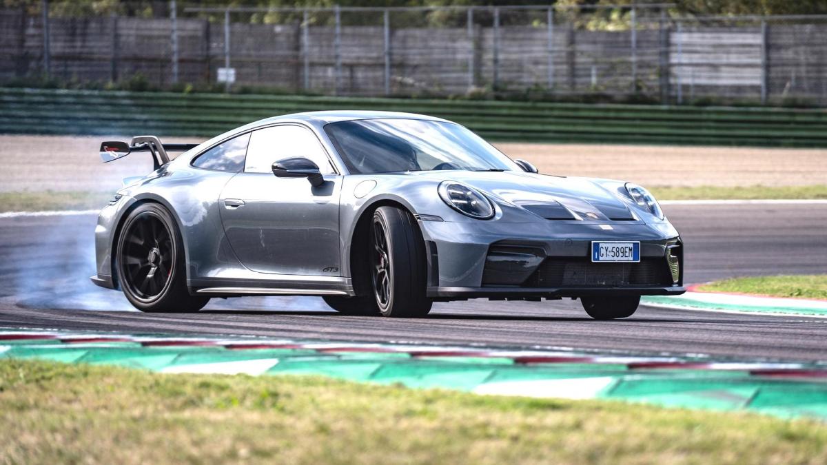 Porsche 911 GT3: 1 cambio gomme, 3 secondi in meno al giro Porsche 911 GT3: 1 cambio gomme, 3 secondi in meno al giro
