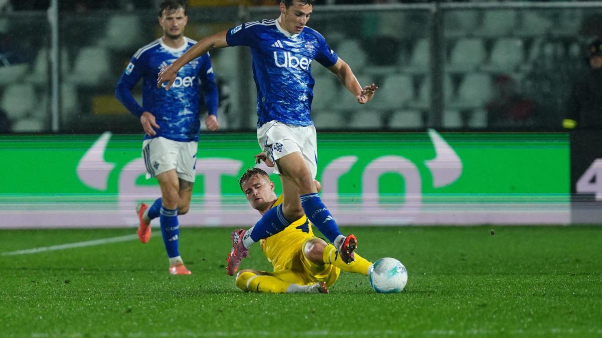 Como-Verona, le pagelle: Douvikas, gol da incorniciare (7). Diao fuori forma (5)