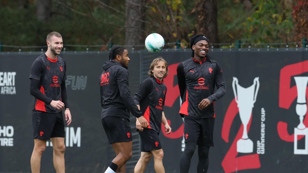 Leao e Nkunku, gli imprevedibili: Allegri e la strana coppia del Milan