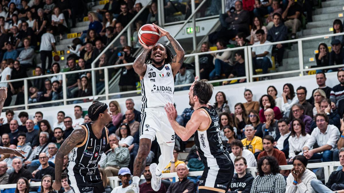 La Virtus schiaccia Trento con super Morgan e Niang, colpi di Udine e Trieste La Virtus schiaccia Trento con super Morgan e Niang, colpi di Udine e Trieste
