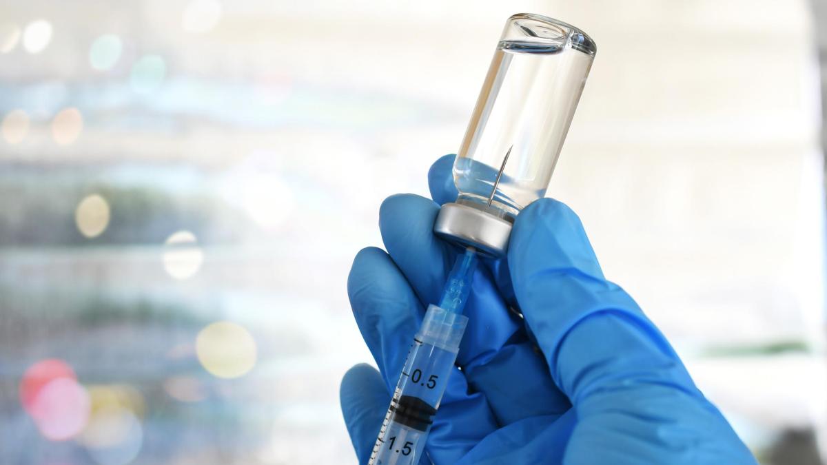 Vaccini 2025: quali devono fare gli adulti secondo il Prof. Pregliasco