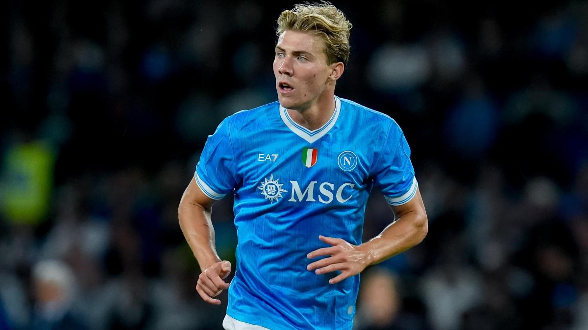 napoli col bologna hojlund al centro dell attacco e elmas esterno alto