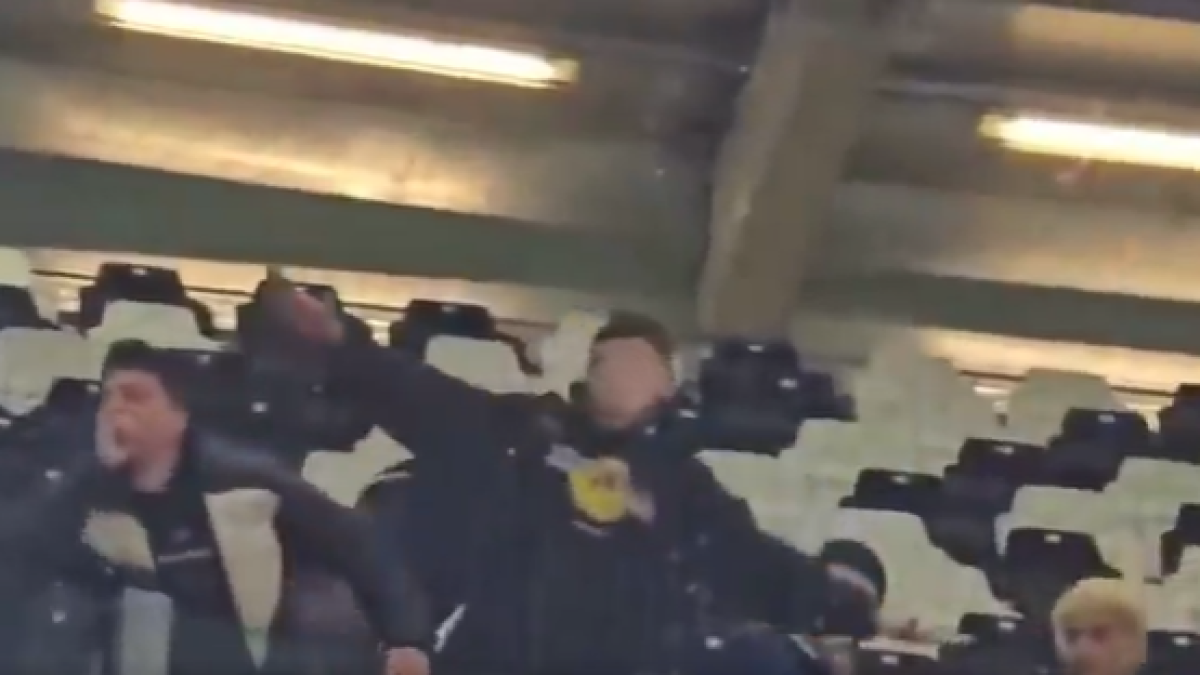 mima il gesto dell aereo di superga caccia al tifoso juve daspo in arrivo