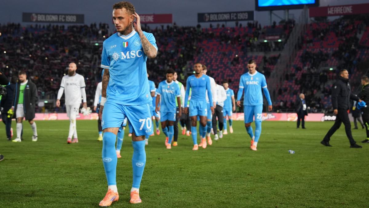 Lang-Conte, Koeman accende la polemica: "Ventotto giorni di ritiro senza vedere il pallone"