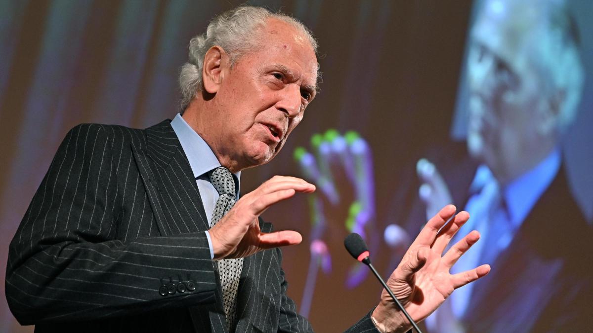 Tronchetti Provera, Pirelli: "Tentato suicidio Europa sulle auto elettriche"