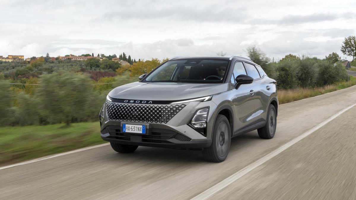 Omoda 5 Shs H, super ibrida da 900 km di autonomia