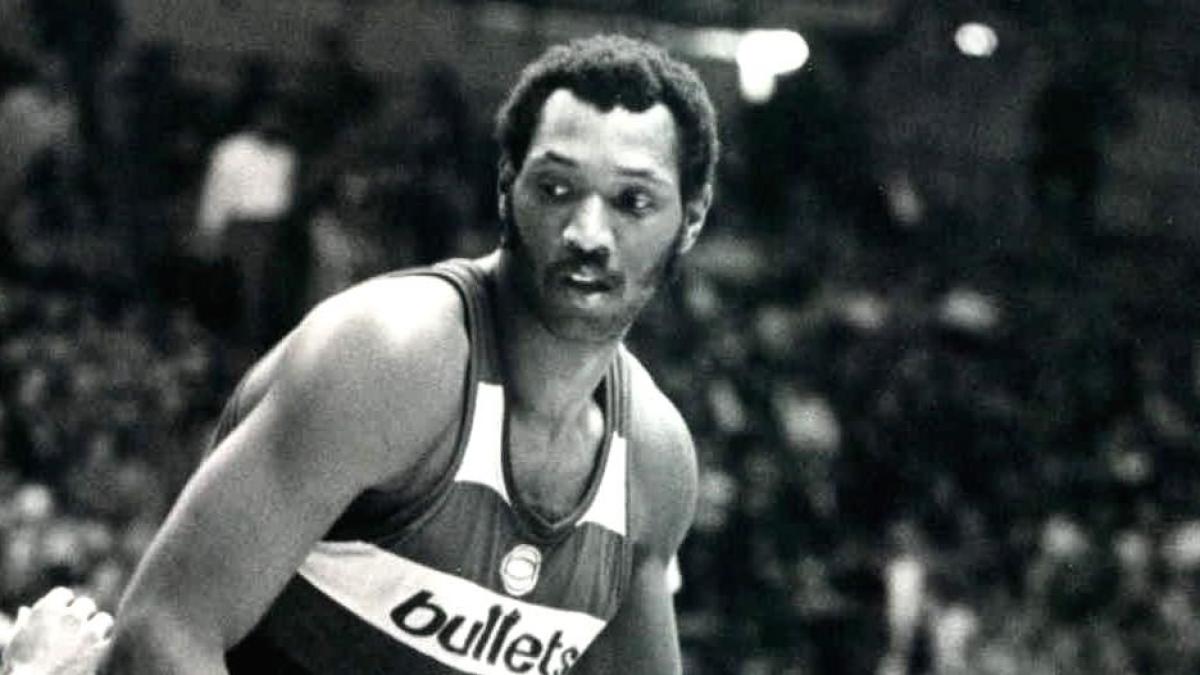 punti rimbalzi e un fisico da giocatore del futuro elvin hayes gli 80 anni di una leggenda