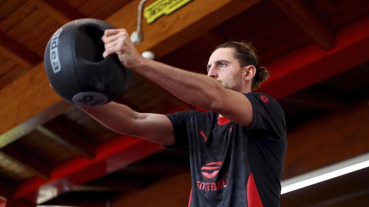 c 232 un milan con lui e uno senza con rabiot in campo allegri prepara il sorpasso all inter