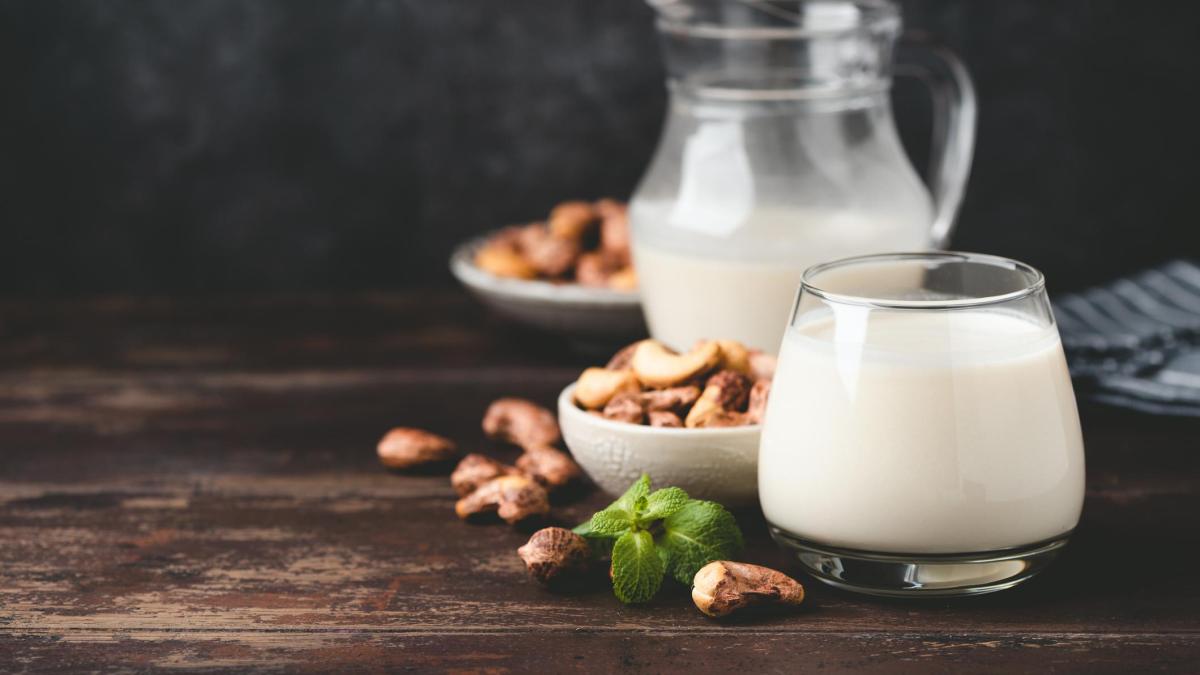 i 5 alimenti pi249 sani da abbinare al latte a colazione per una giornata al top