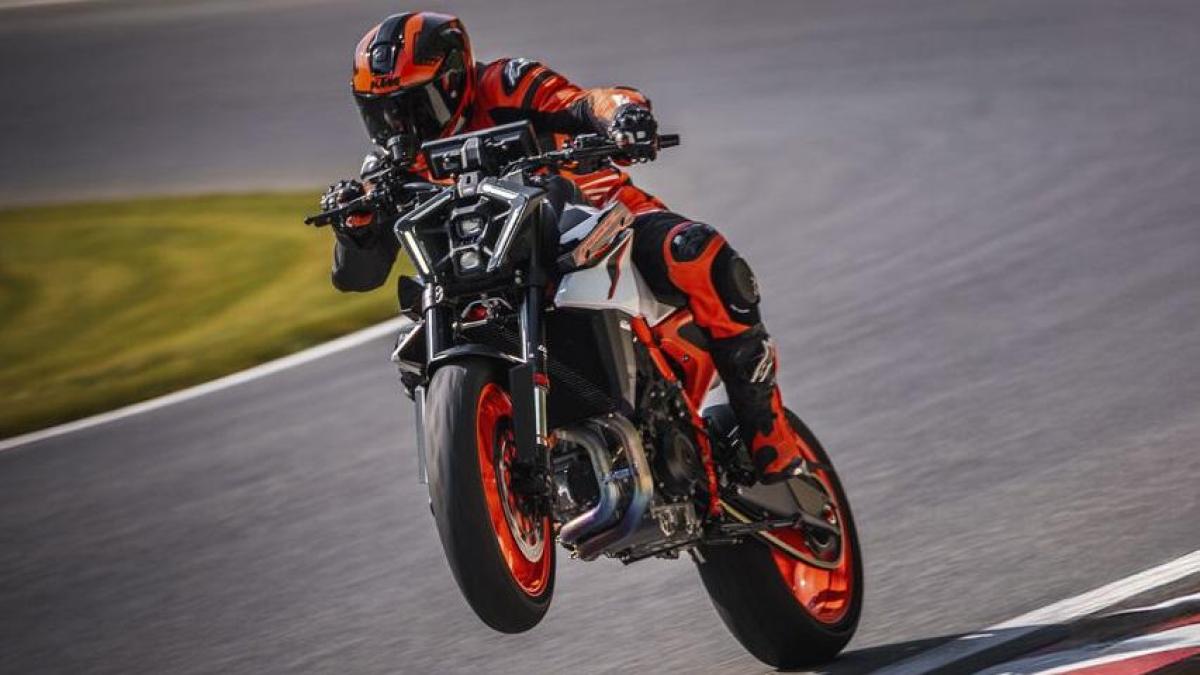 Nuova Ktm 990 Duke R 2026: più potenza, più agilità e più tecnologia