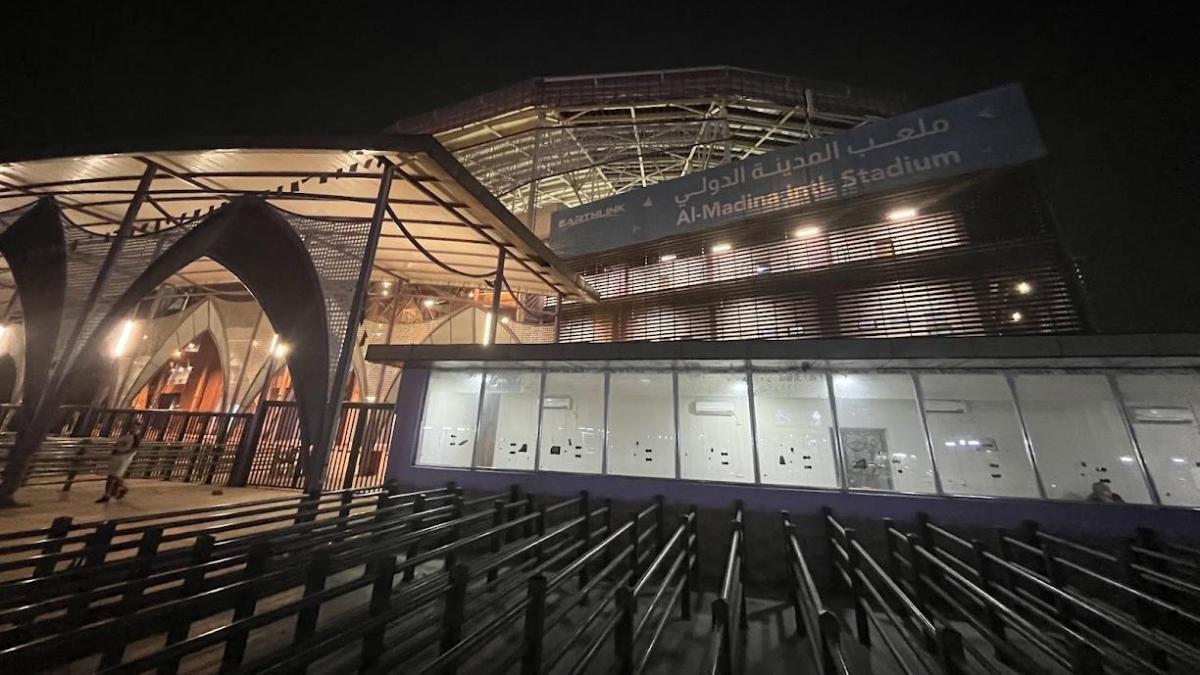 La trattativa col maggiore e il tifoso di De Ketelaere a Nassyria: abbiamo visto il calcio a Baghdad