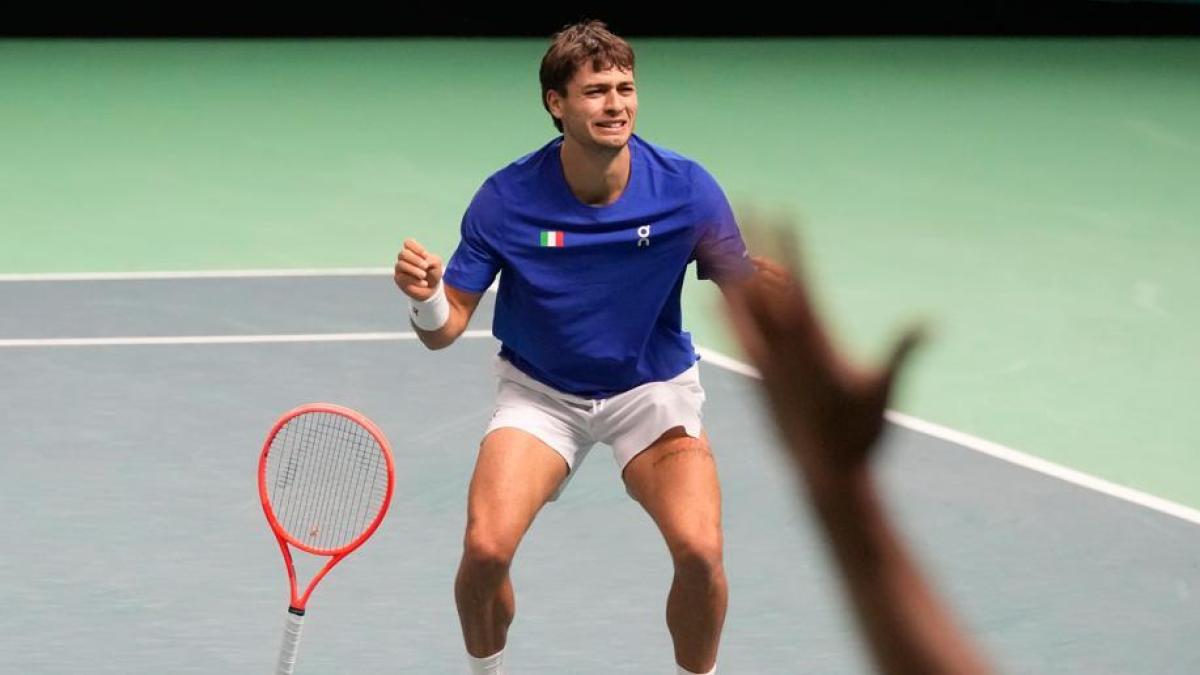 coppa davis cobolli che cuore salva sette match point e regala la finale all italia